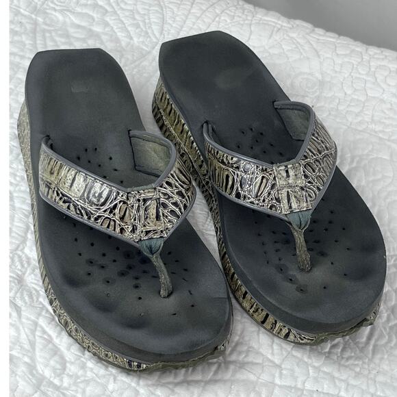 Volatile Womens 7 Frappachino Animal Print Beach Summer Flip Flop Sandal Wedges - Picture 1 of 8